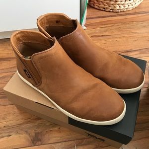 teva women's willow chelsea boot